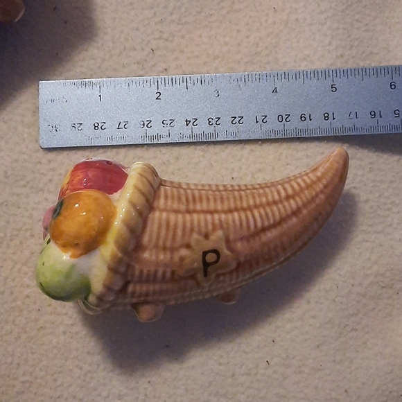 Vintage Cornucopia Salt & Pepper Shakers - Picture 5 of 5